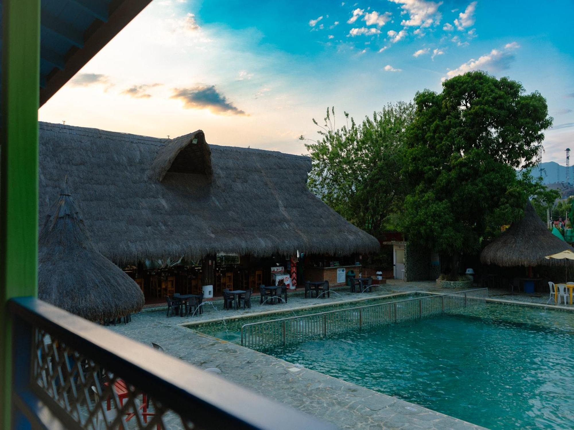Hotel Acuarela Del Rio Santa Fe de Antioquia Luaran gambar